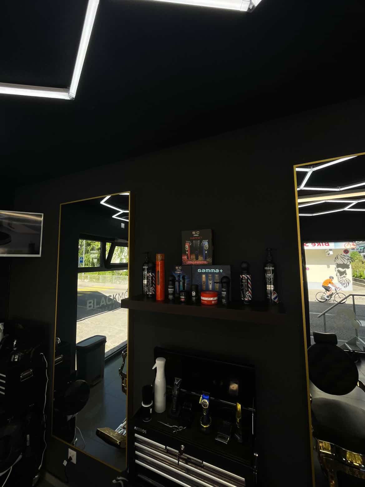 Black Moon Coiffeur - Bild 1